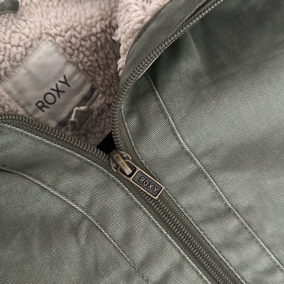 Roxy Women's Tornado Green Dusty Olive Windbreaker Utility Jacket - Picture 7 of 13